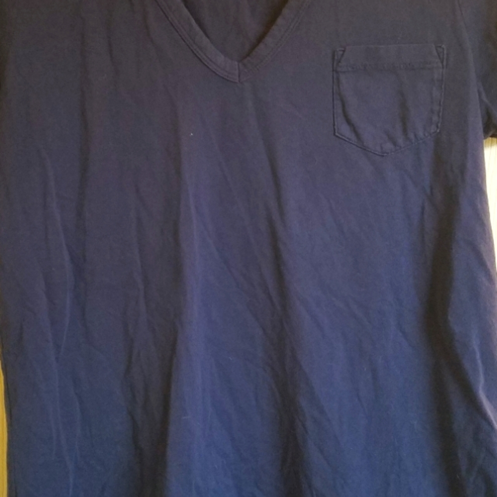 Gap classic V neck pocket tshirt
